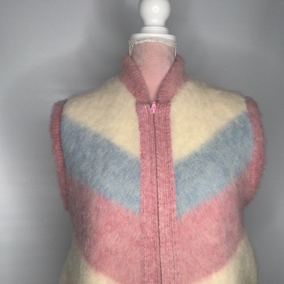 Tundra wool and sherpa extra warm vest. - Picture 4 of 10